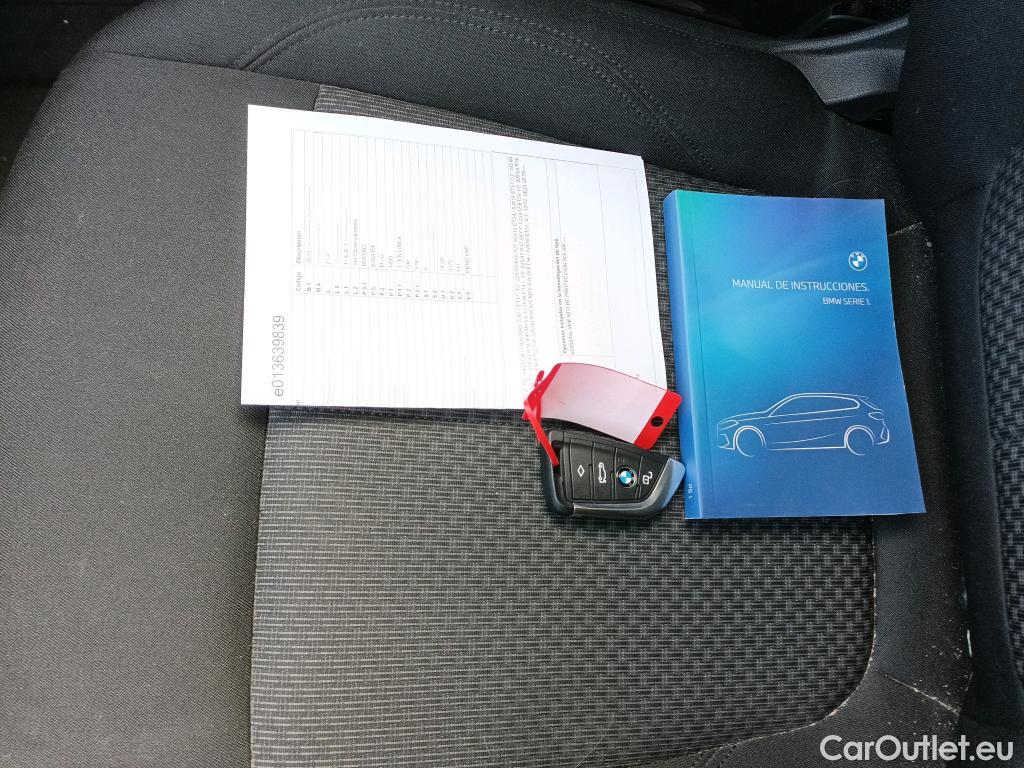  Bmw  Serie 1 BMW  / 2019 / 5P / berlina con portón 118i Corporate Auto. (AC2) #14
