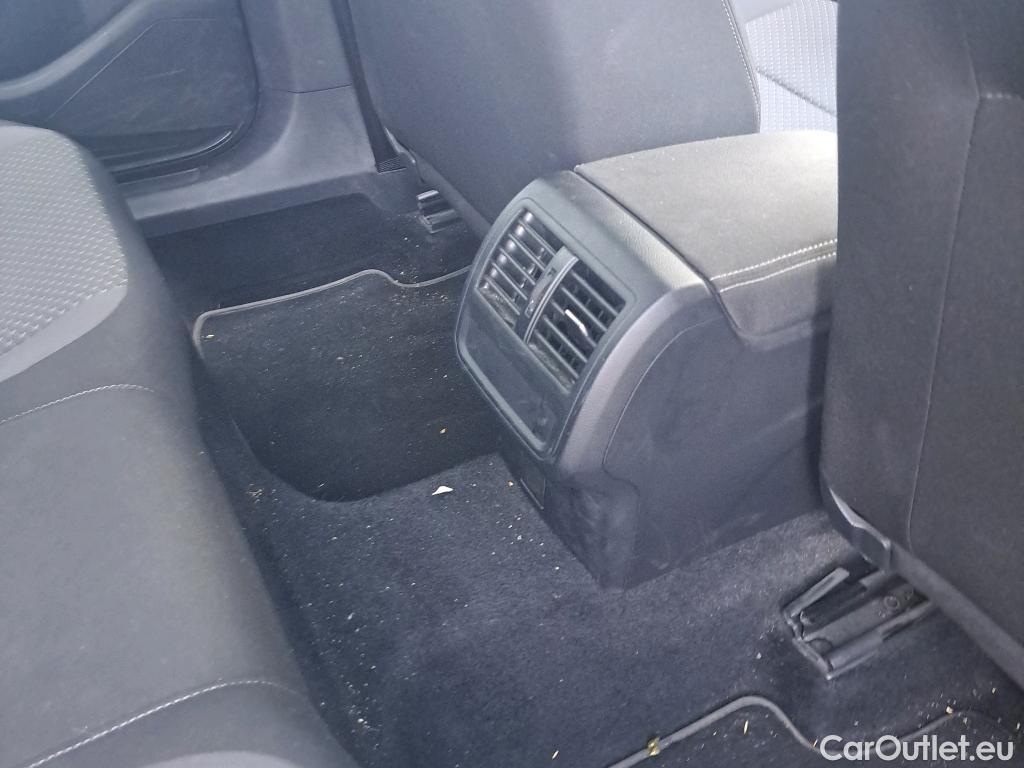  Volkswagen  Passat VOLKSWAGEN  / 2019 / 5P / familiar Variant Business 2.0 TDI 110kW #7