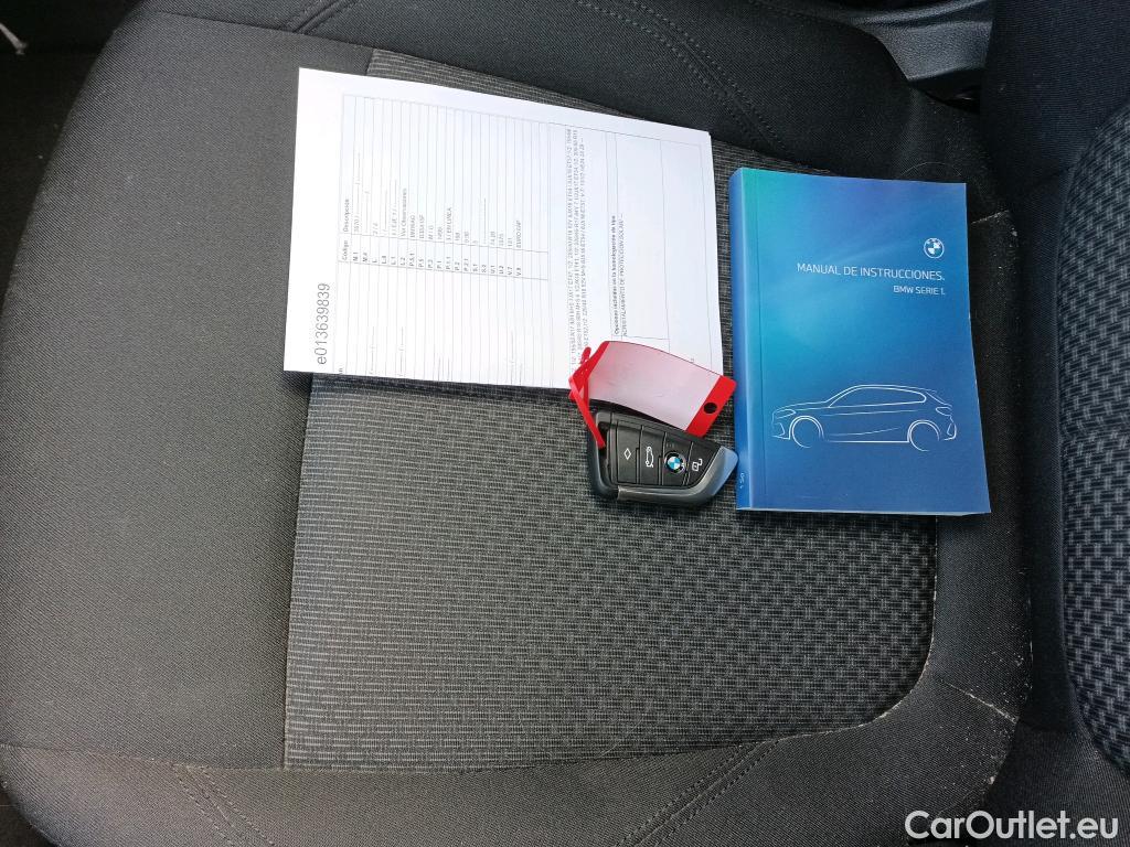  Bmw  Serie 1 BMW  / 2019 / 5P / berlina con portón 118i Corporate Auto. (AC2) #2