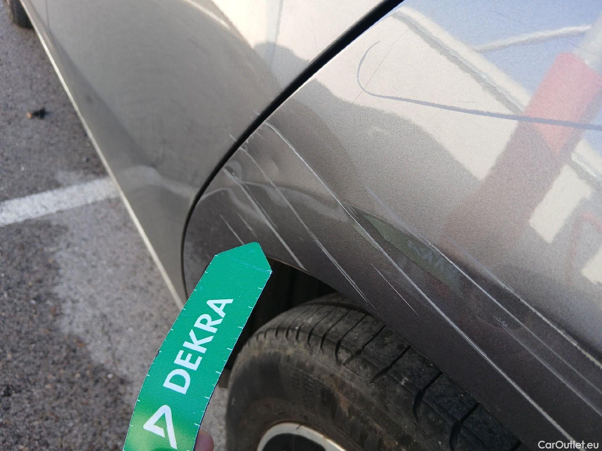  Mercedes  A-Klasse MERCEDES-BENZ Clase A / 2018 / 4P / sedán Sedán A 250 e #27