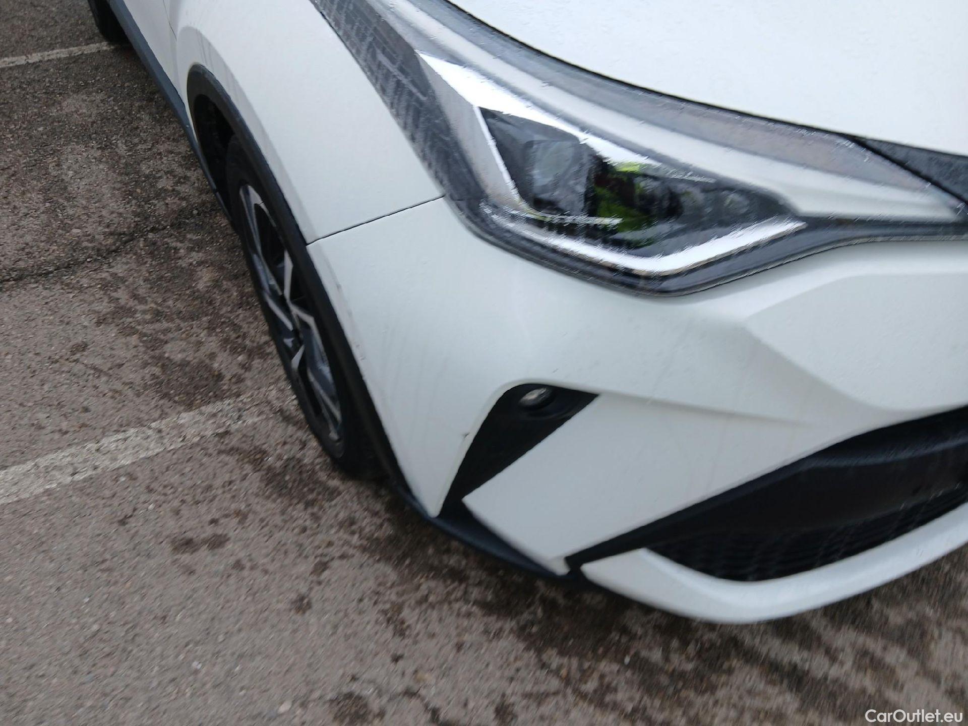  Toyota  C-HR TOYOTA  / 2019 / 5P / todoterreno 2.0 180H Advance #2