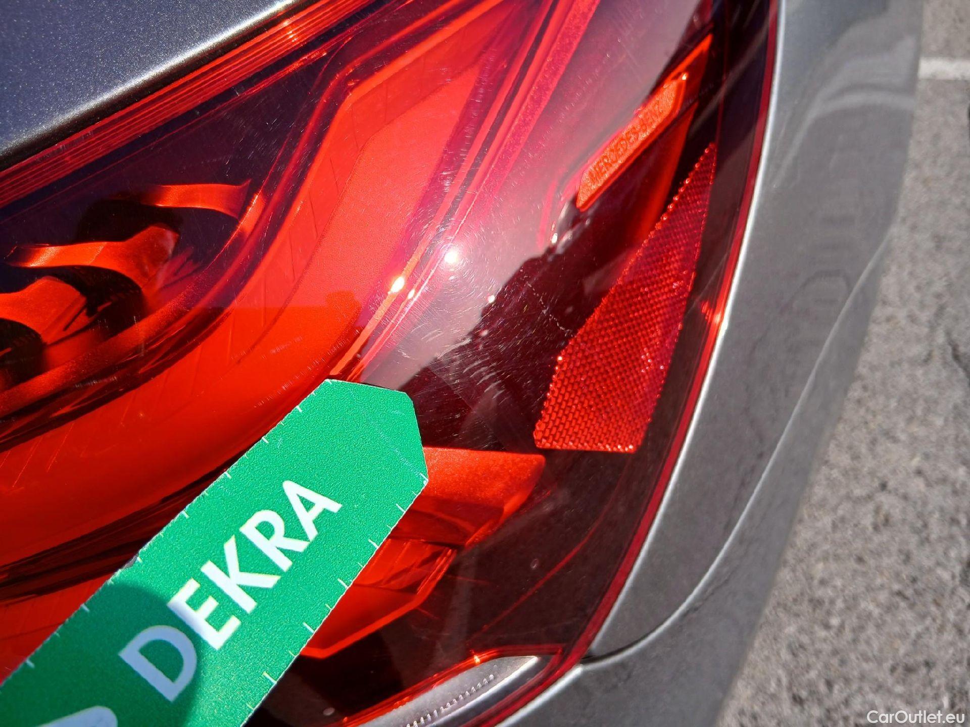  Mercedes  A-Klasse MERCEDES-BENZ Clase A / 2018 / 4P / sedán Sedán A 250 e #37