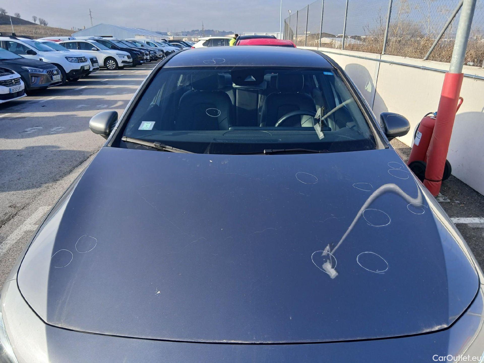  Mercedes  A-Klasse MERCEDES-BENZ Clase A / 2018 / 4P / sedán Sedán A 250 e #4