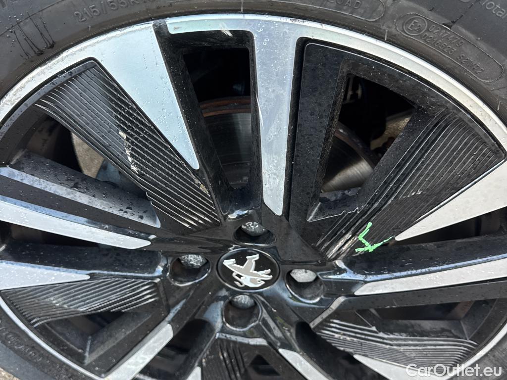  Peugeot  2008 PEUGEOT  / 2019 / 5P / todoterreno GT Pack Puretech 130 S&S EAT8 #46