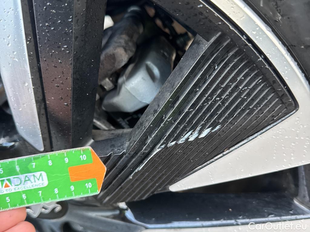  Peugeot  2008 PEUGEOT  / 2019 / 5P / todoterreno GT Pack Puretech 130 S&S EAT8 #45