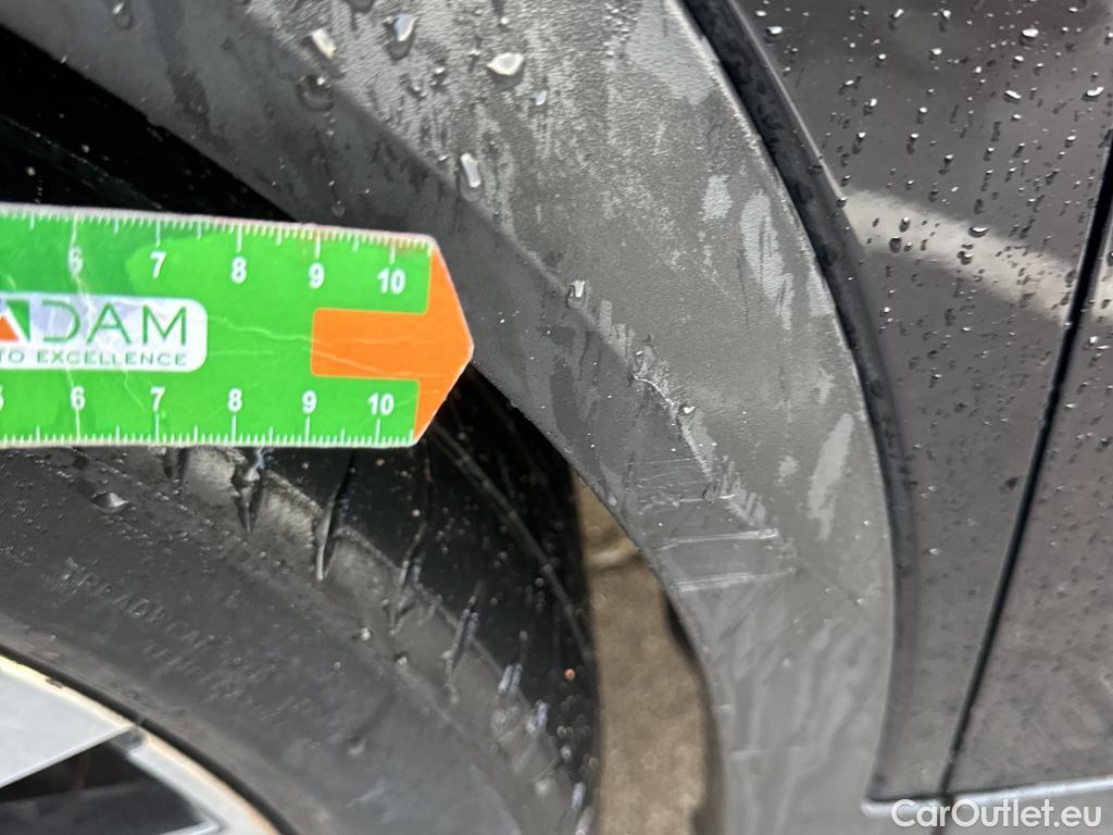  Peugeot  2008 PEUGEOT  / 2019 / 5P / todoterreno GT Pack Puretech 130 S&S EAT8 #43