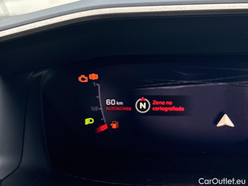  Peugeot  2008 PEUGEOT  / 2019 / 5P / todoterreno GT Pack Puretech 130 S&S EAT8 #65