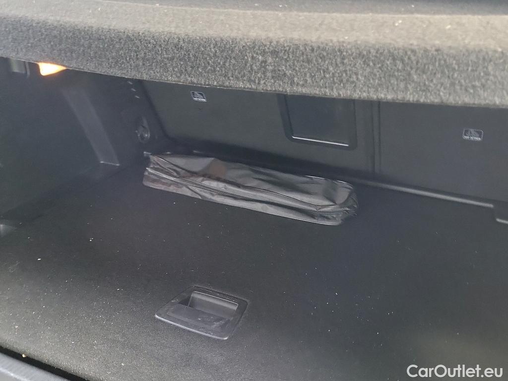  Peugeot  3008 PEUGEOT  / 2016 / 5P / todoterreno Allure BlueHDi 96kW (130CV) S&S EAT8 #22