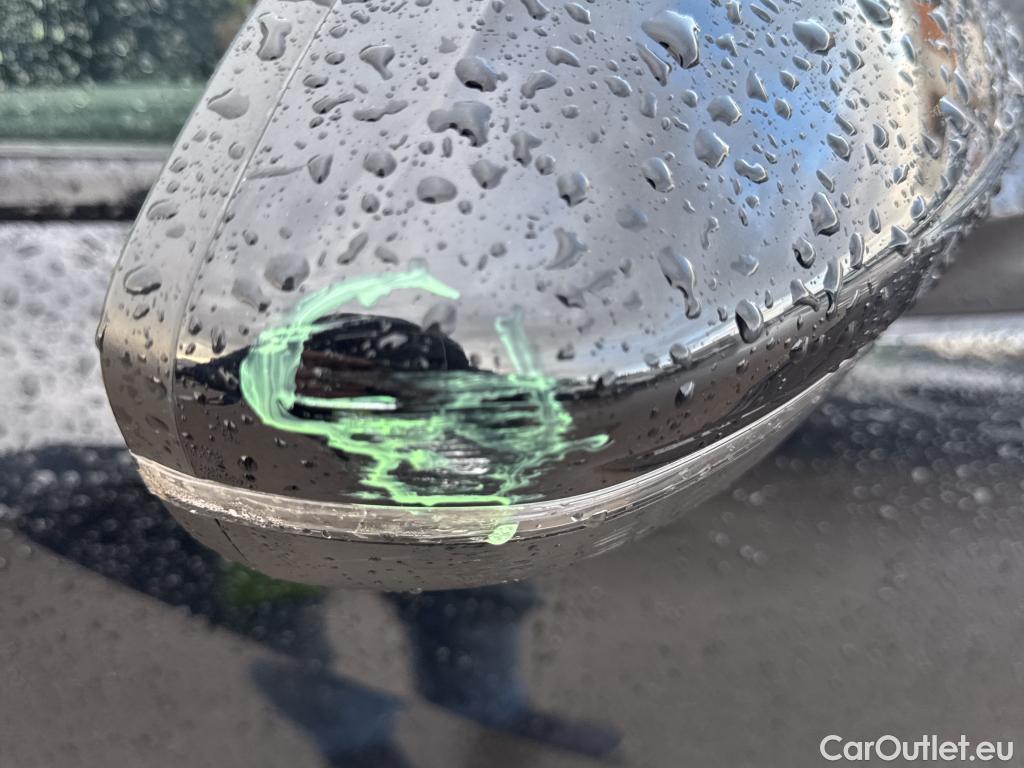  Peugeot  2008 PEUGEOT  / 2019 / 5P / todoterreno GT Pack Puretech 130 S&S EAT8 #51