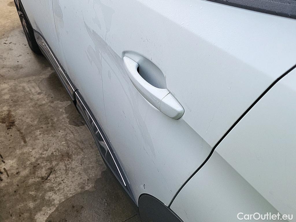  Peugeot  3008 PEUGEOT  / 2016 / 5P / todoterreno Allure BlueHDi 96kW (130CV) S&S EAT8 #9