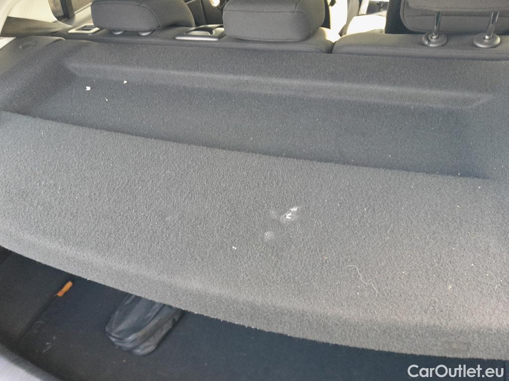  Peugeot  308 PEUGEOT  / 2017 / 5P / berlina con portón 5p Style BlueHDi 130 S&S #1