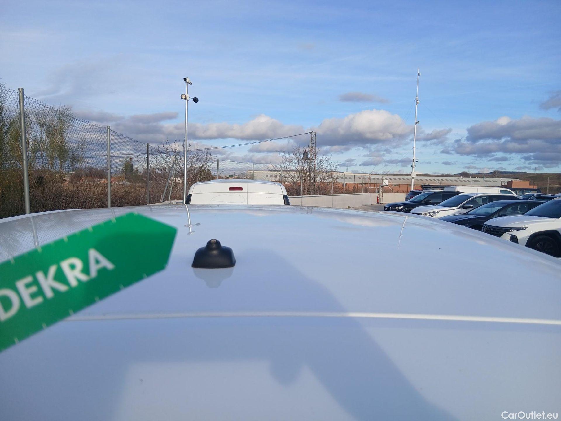  Opel   Grandland X OPEL Grandland / 2021 / 5P / todoterreno 1.5 CDTi Business Edition Auto #3