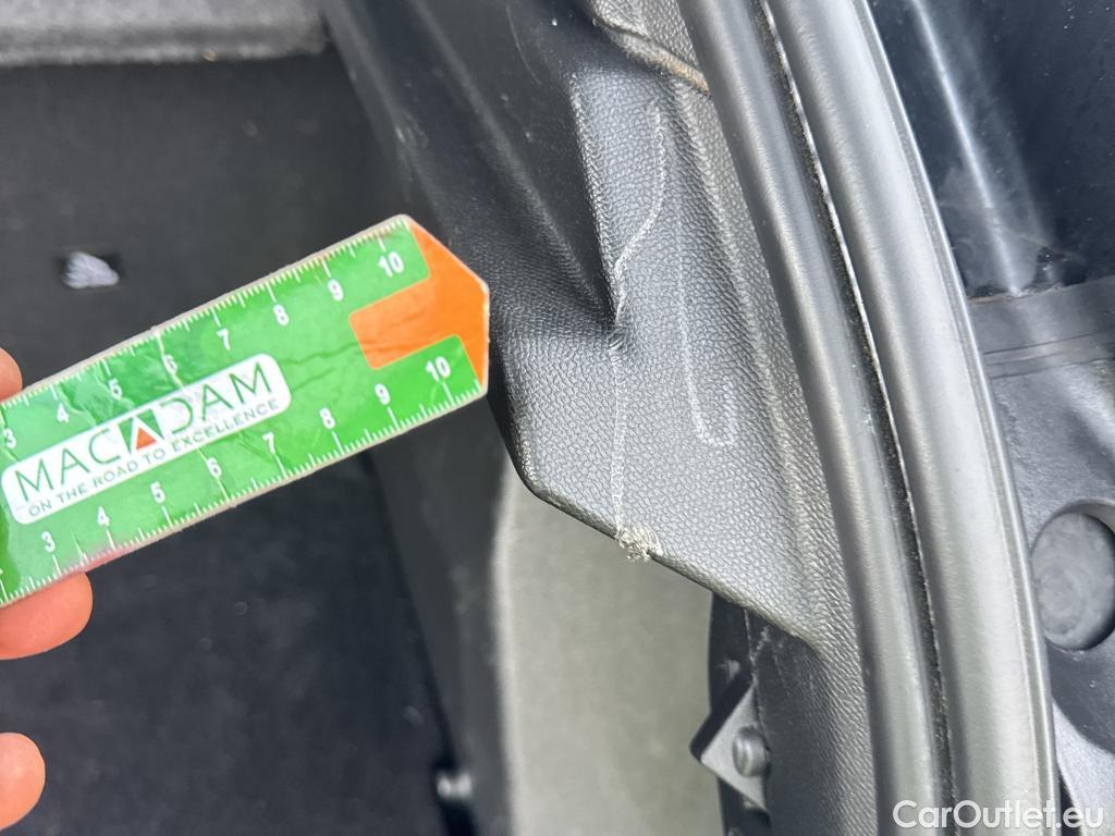  Peugeot  2008 PEUGEOT  / 2019 / 5P / todoterreno GT Pack Puretech 130 S&S EAT8 #22