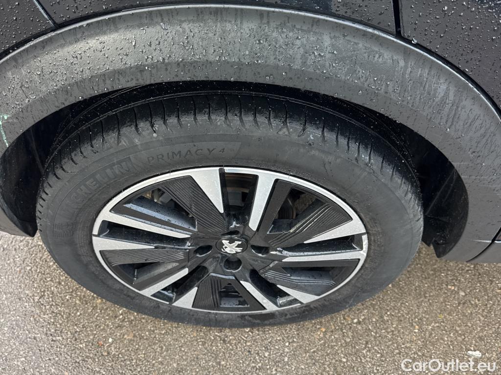  Peugeot  2008 PEUGEOT  / 2019 / 5P / todoterreno GT Pack Puretech 130 S&S EAT8 #62