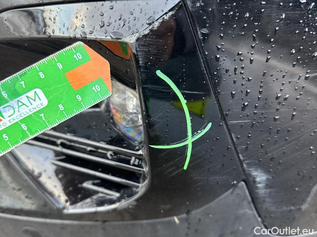  Peugeot  2008 PEUGEOT  / 2019 / 5P / todoterreno GT Pack Puretech 130 S&S EAT8 #36