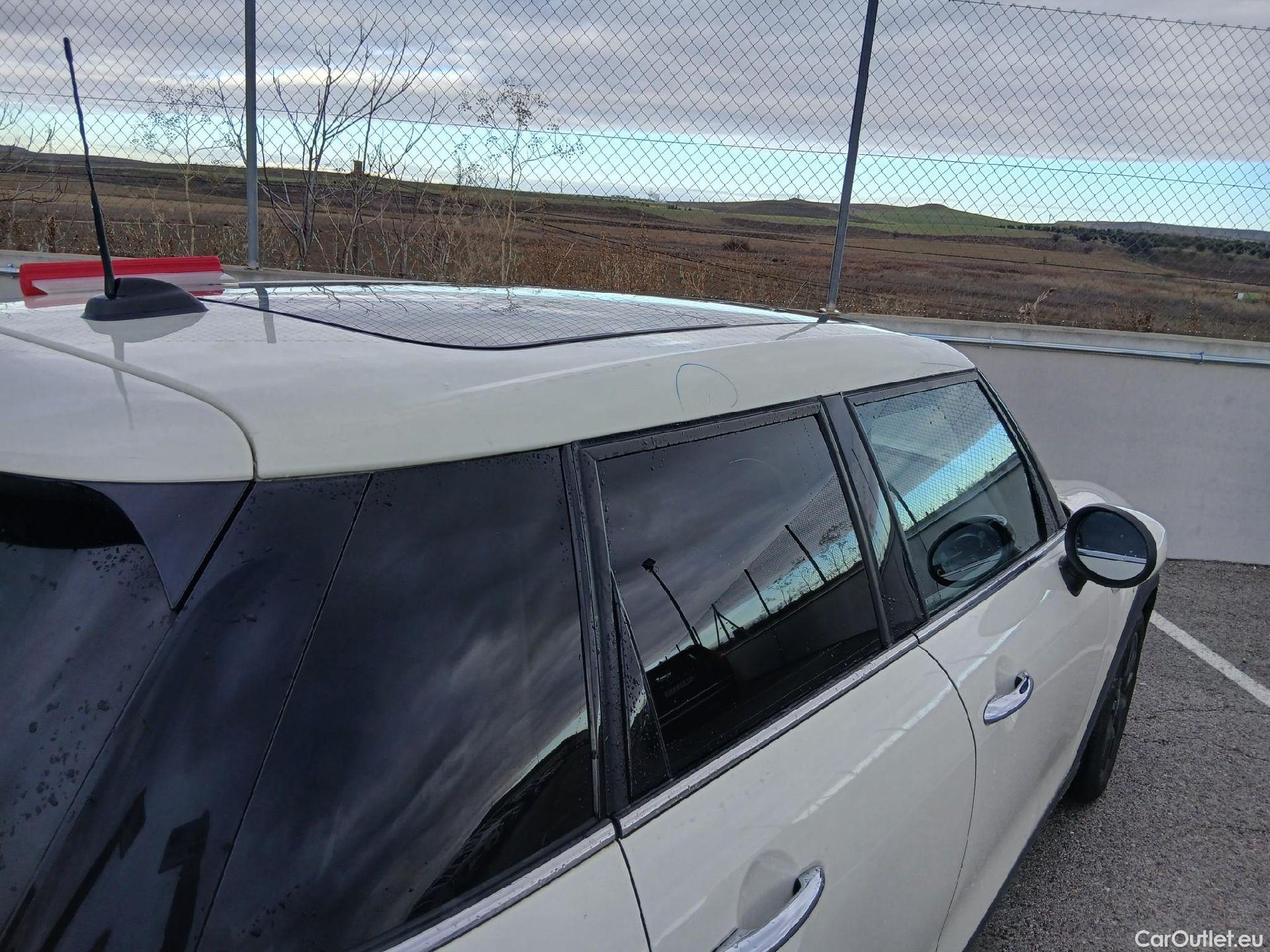  Mini  Cooper MINI MINI / 2014 / 5P / berlina con portón ONE 5 PUERTAS (CX) #28