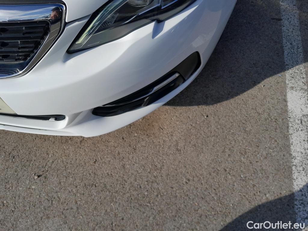  Peugeot  308 PEUGEOT  / 2017 / 5P / berlina con portón 5p Style BlueHDi 130 S&S #11