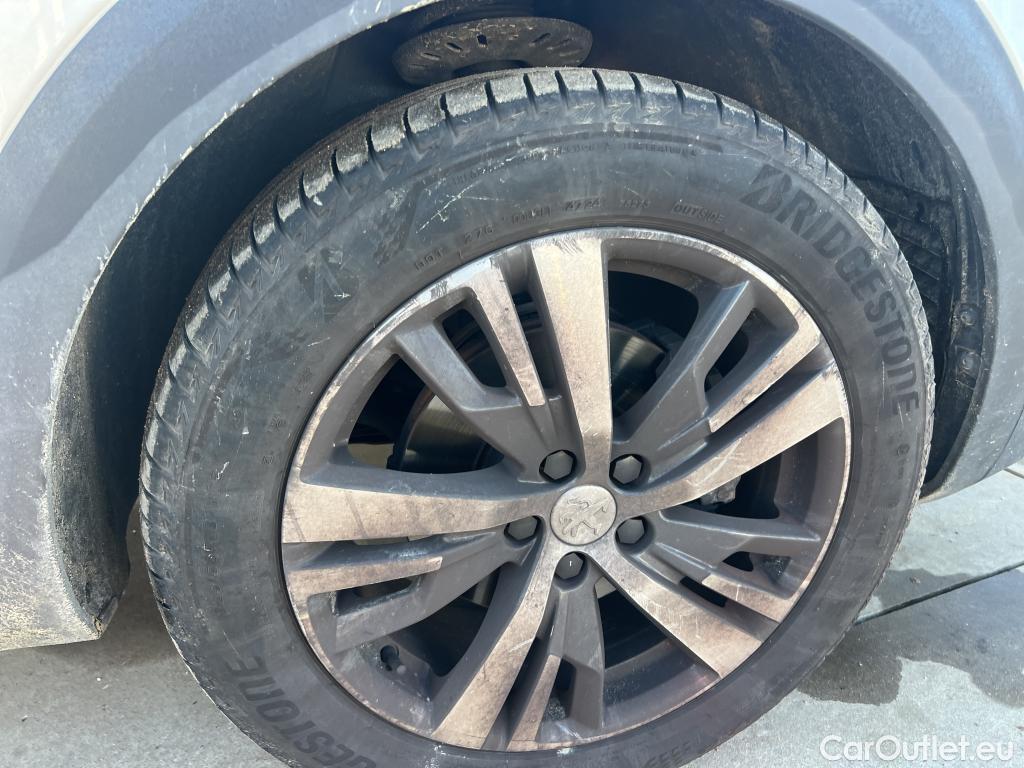  Peugeot  5008 PEUGEOT  / 2020 / 5P / todoterreno 1.5 BlueHDi 96kW S&S Roadtrip EAT8(SL)(SP) #3