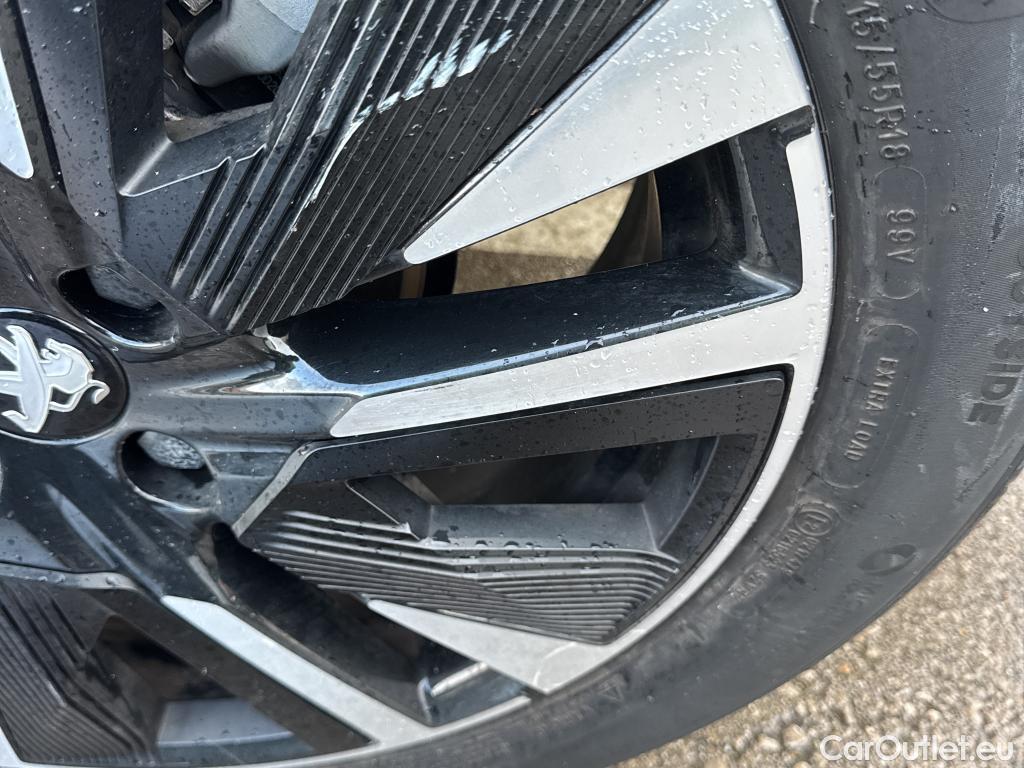  Peugeot  2008 PEUGEOT  / 2019 / 5P / todoterreno GT Pack Puretech 130 S&S EAT8 #60