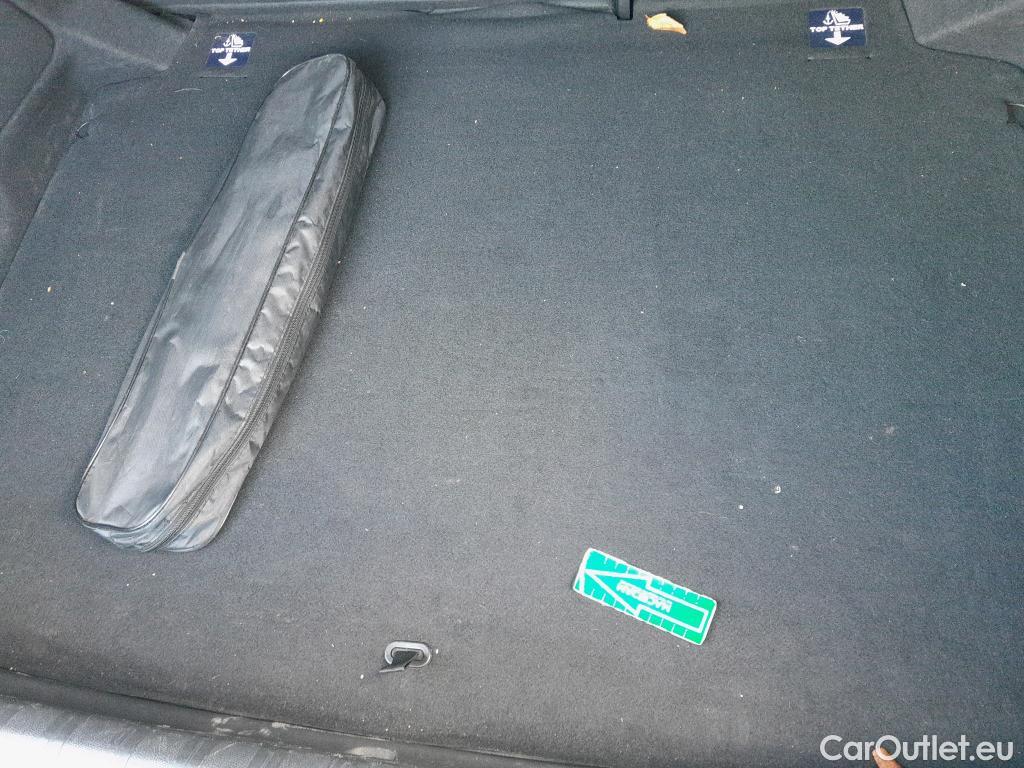  Peugeot  308 PEUGEOT  / 2017 / 5P / berlina con portón 5p Style BlueHDi 130 S&S #8