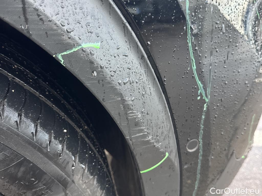  Peugeot  2008 PEUGEOT  / 2019 / 5P / todoterreno GT Pack Puretech 130 S&S EAT8 #31