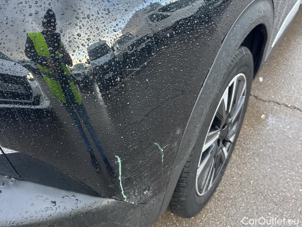  Peugeot  2008 PEUGEOT  / 2019 / 5P / todoterreno GT Pack Puretech 130 S&S EAT8 #27