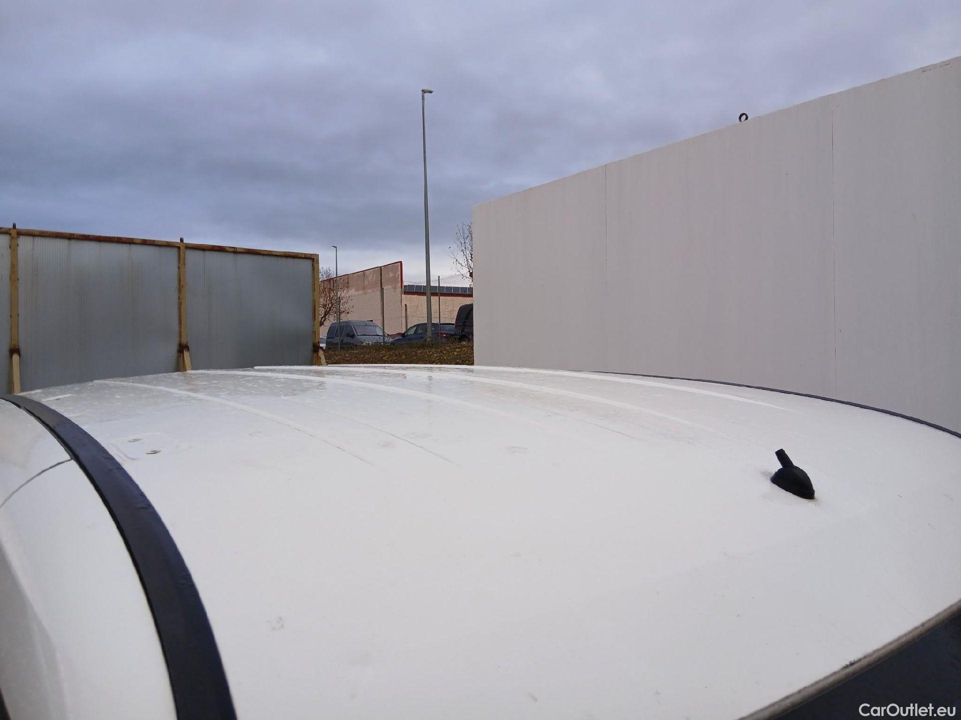  Fiat  Doblo FIAT Doblò Cargo/2015/4P/furgón derivado de turismo Cargo SX 1.3 Mjet 70 kW (95 CV) #36