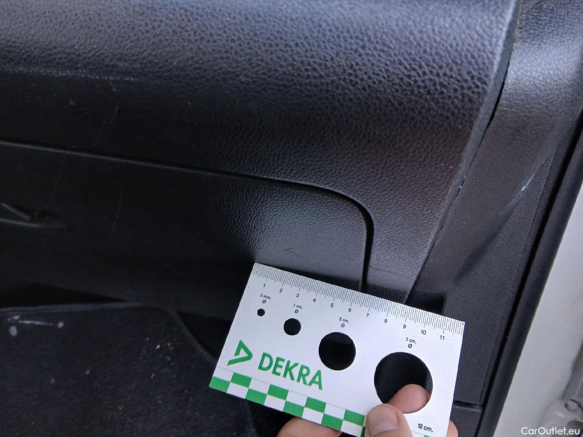  Citroen  Berlingo CITROEN  / 2018 / 4P / combi Talla M BlueHDi 100 LIVE (AC) #24