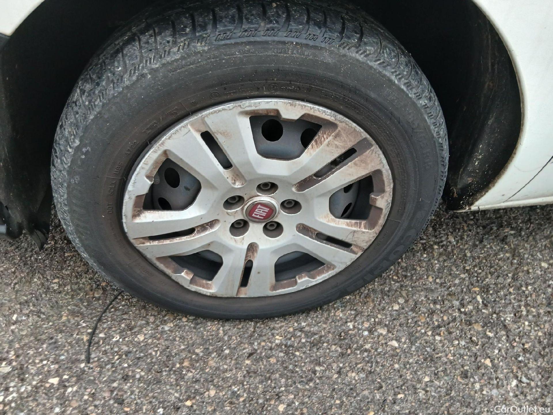  Fiat  Doblo FIAT Doblò Cargo/2015/4P/furgón derivado de turismo Cargo SX 1.3 Mjet 70 kW (95 CV) #10