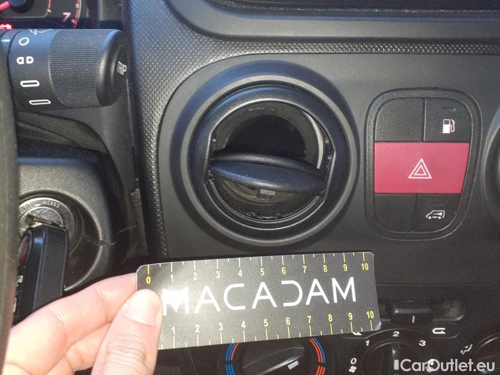  Fiat  Fiorino FIAT  / 2016 / 3P / furgón derivado de turismo Cargo Base 1.4 Natural Power 51kW (70CV) #23