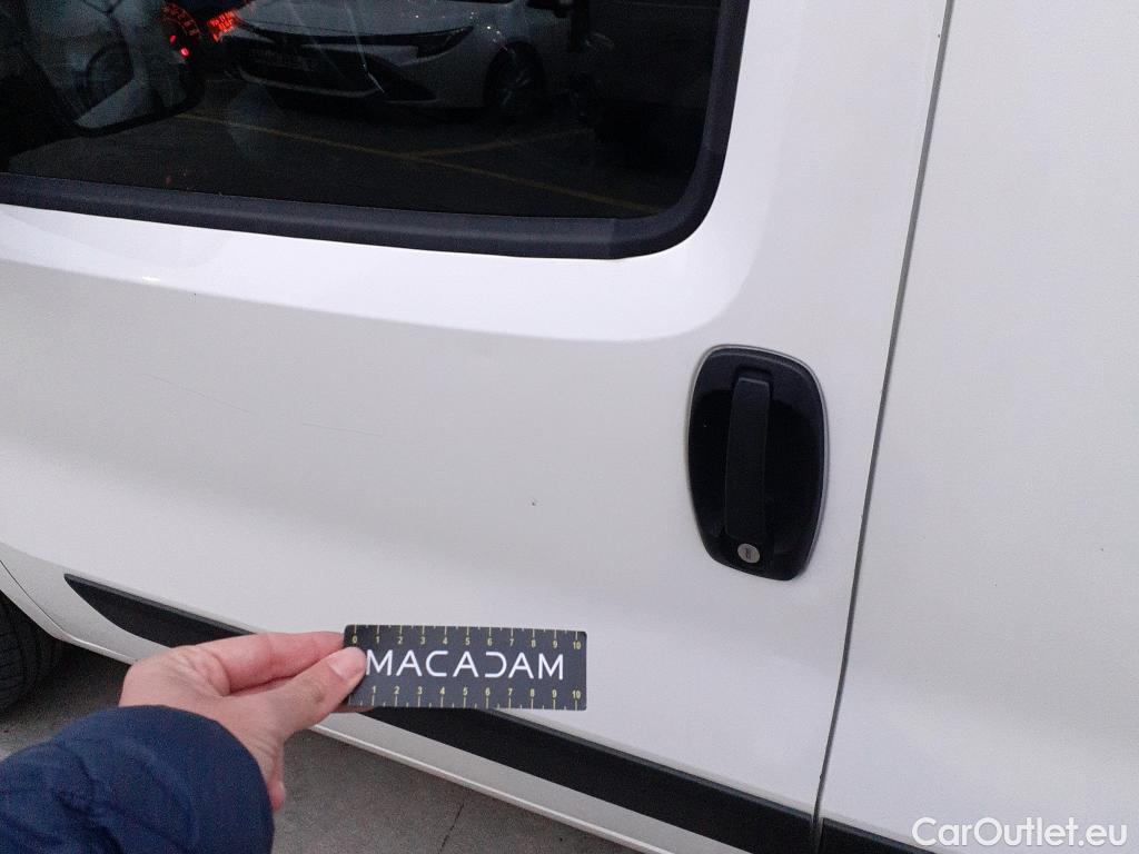  Fiat  Fiorino FIAT  / 2016 / 3P / furgón derivado de turismo Cargo Base 1.4 Natural Power 51kW (70CV) #14