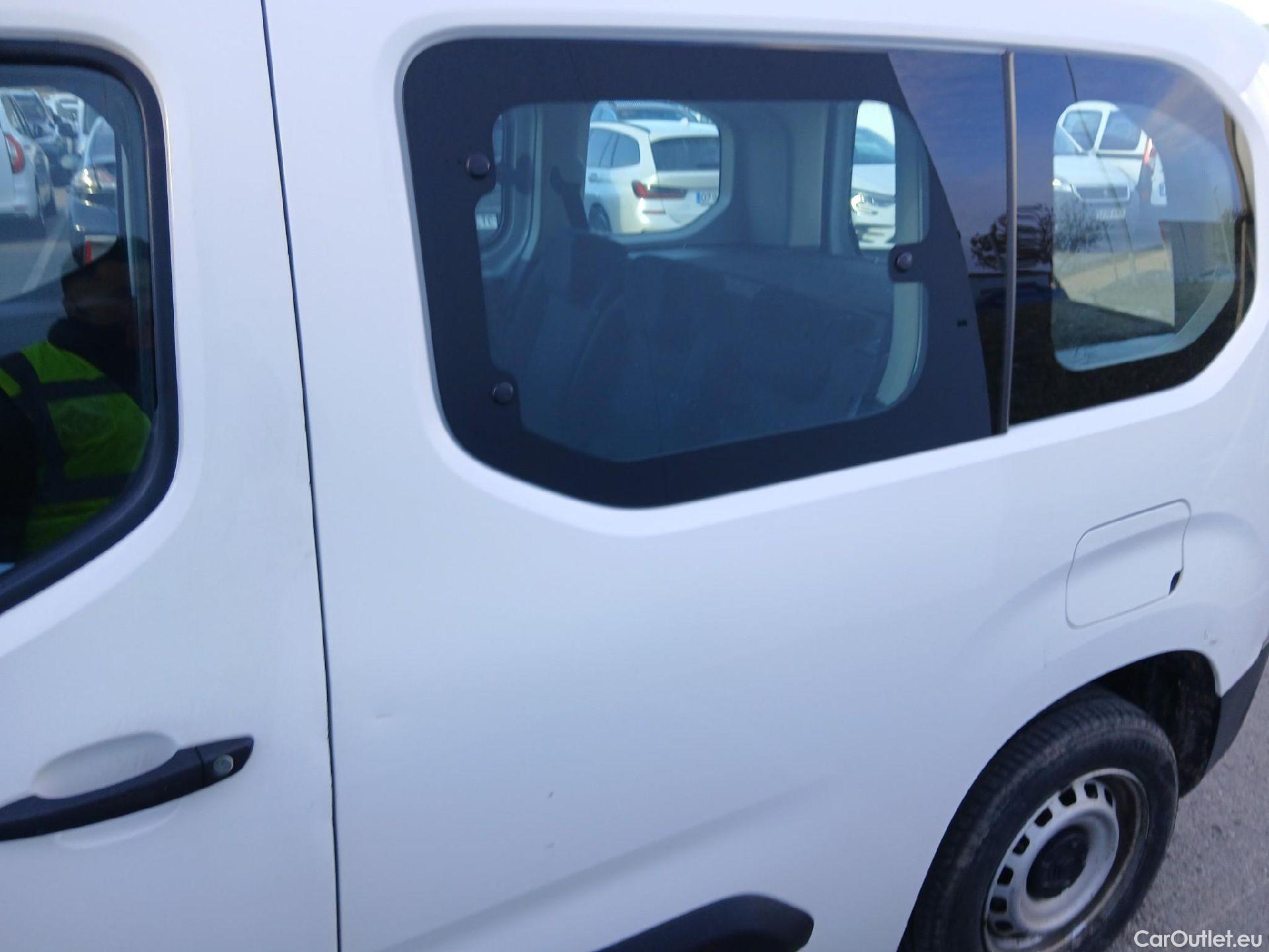  Citroen  Berlingo CITROEN  / 2018 / 4P / combi Talla M BlueHDi 100 LIVE (AC) #10