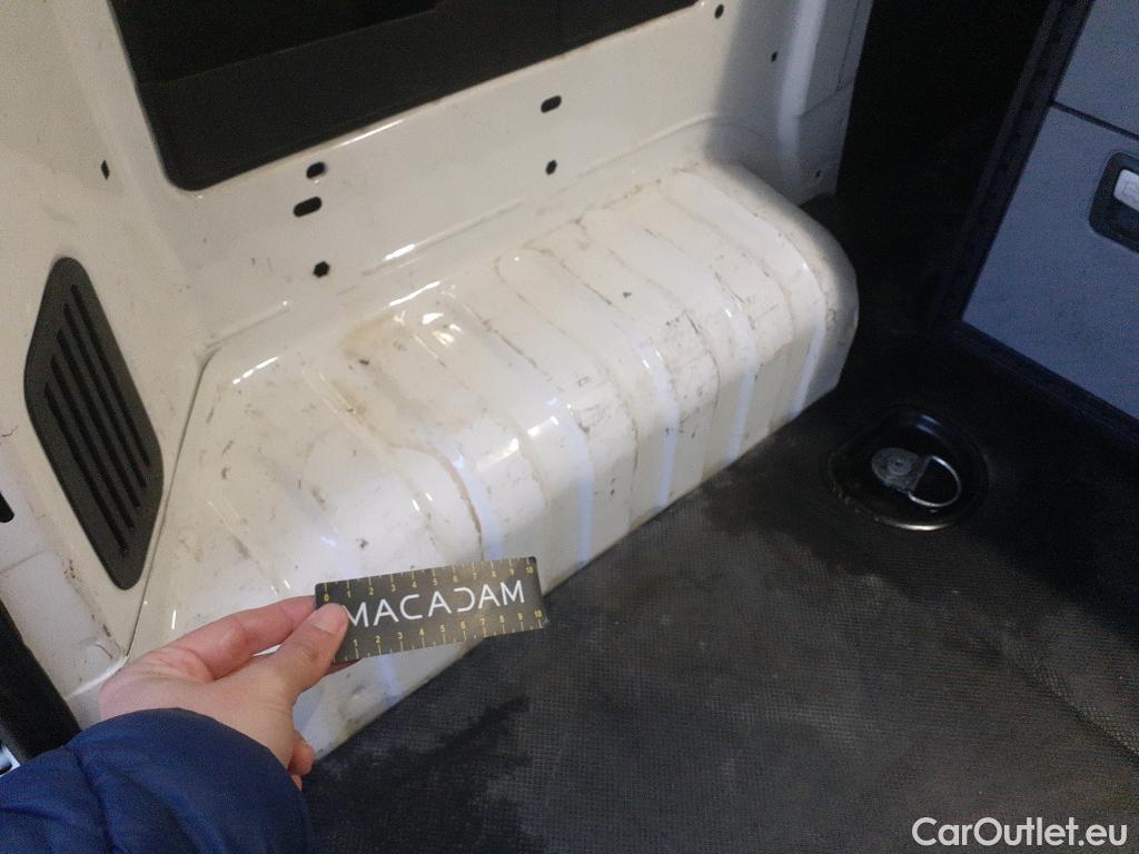  Fiat  Fiorino FIAT  / 2016 / 3P / furgón derivado de turismo Cargo Base 1.4 Natural Power 51kW (70CV) #18