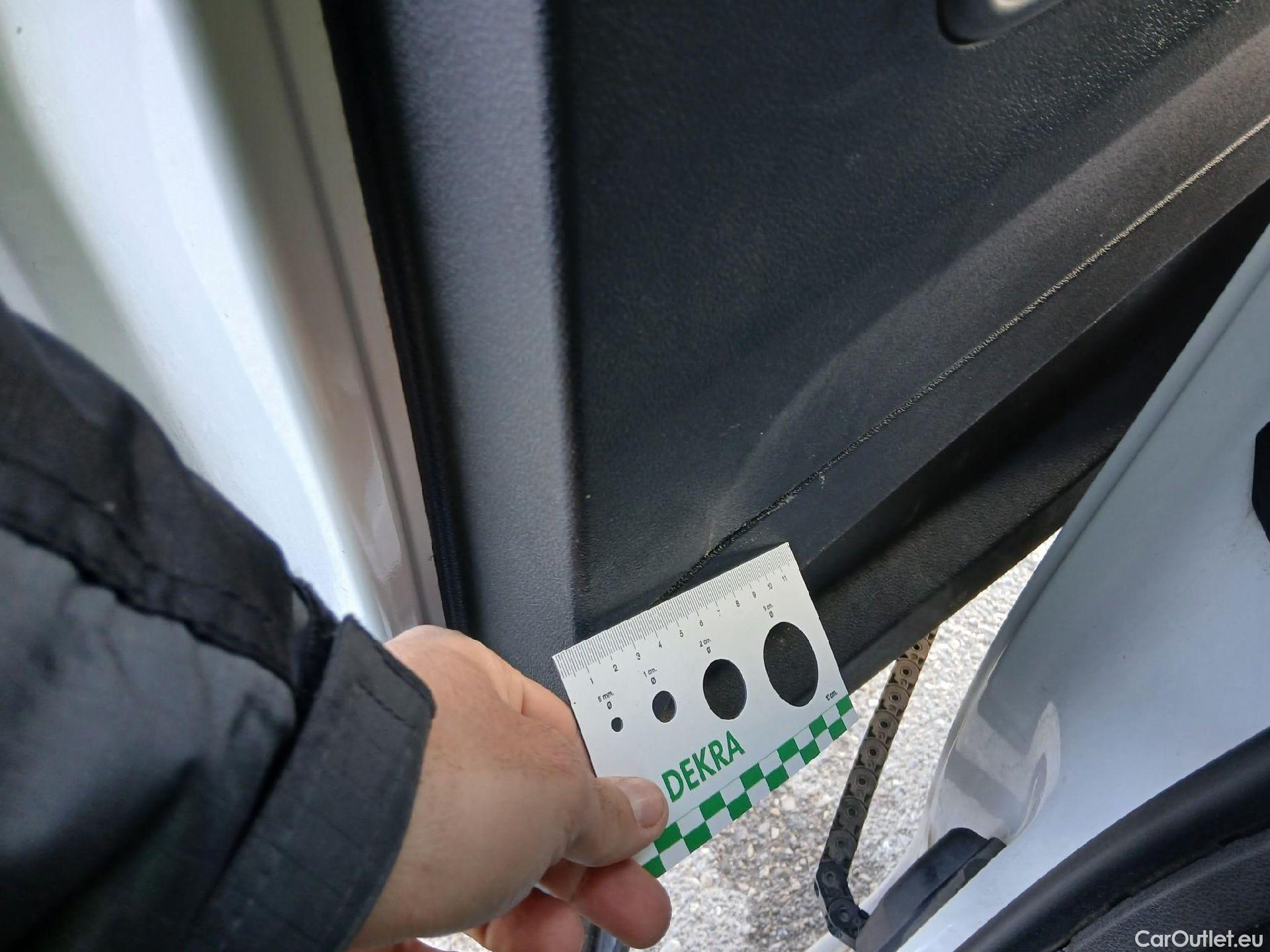  Citroen  Berlingo CITROEN  / 2018 / 4P / combi Talla M BlueHDi 100 LIVE (AC) #25