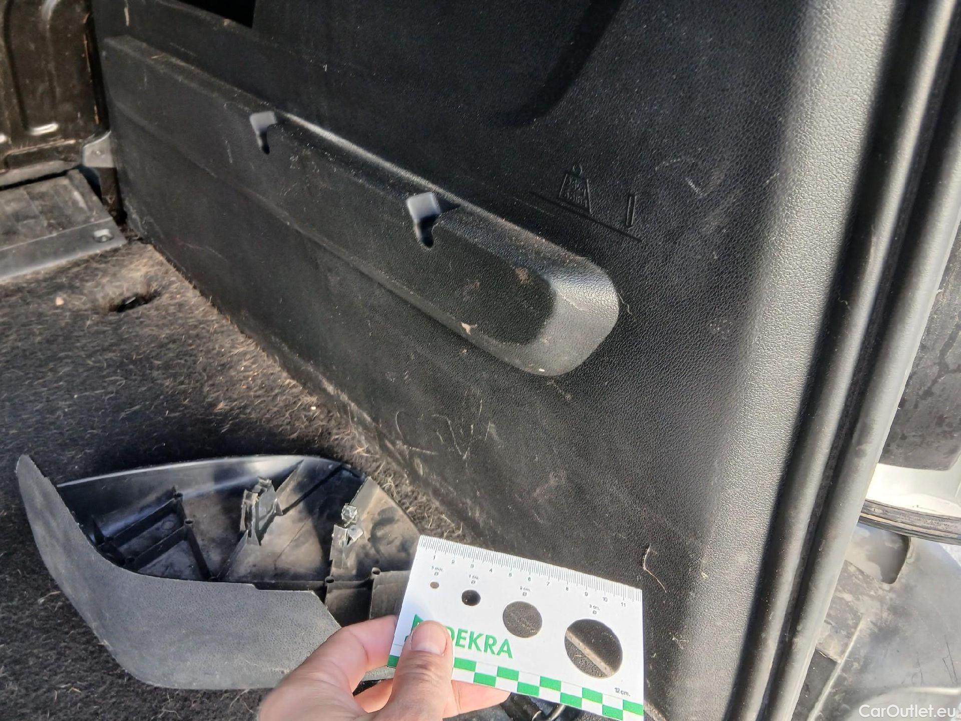  Citroen  Berlingo CITROEN  / 2018 / 4P / combi Talla M BlueHDi 100 LIVE (AC) #29