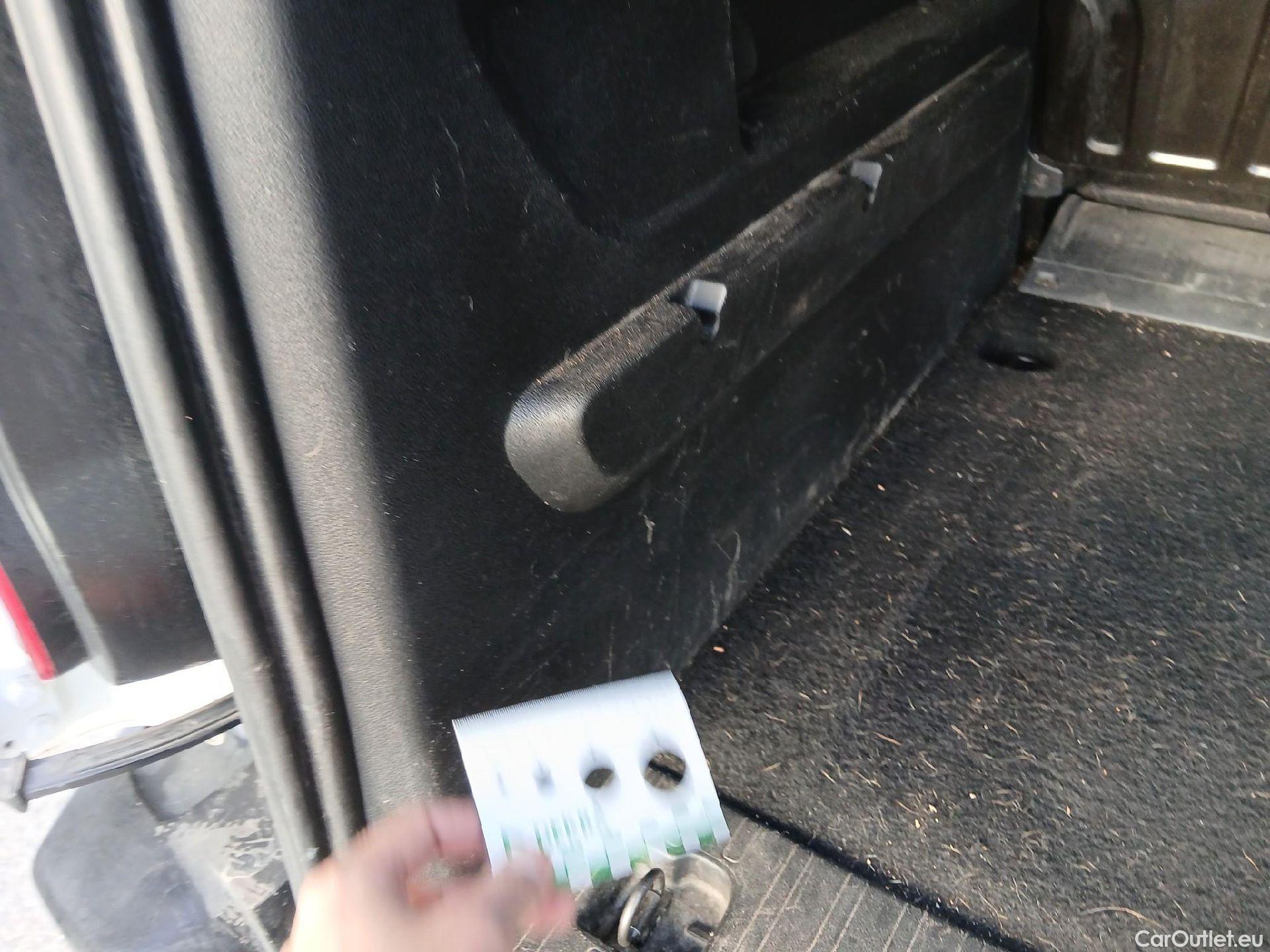  Citroen  Berlingo CITROEN  / 2018 / 4P / combi Talla M BlueHDi 100 LIVE (AC) #32