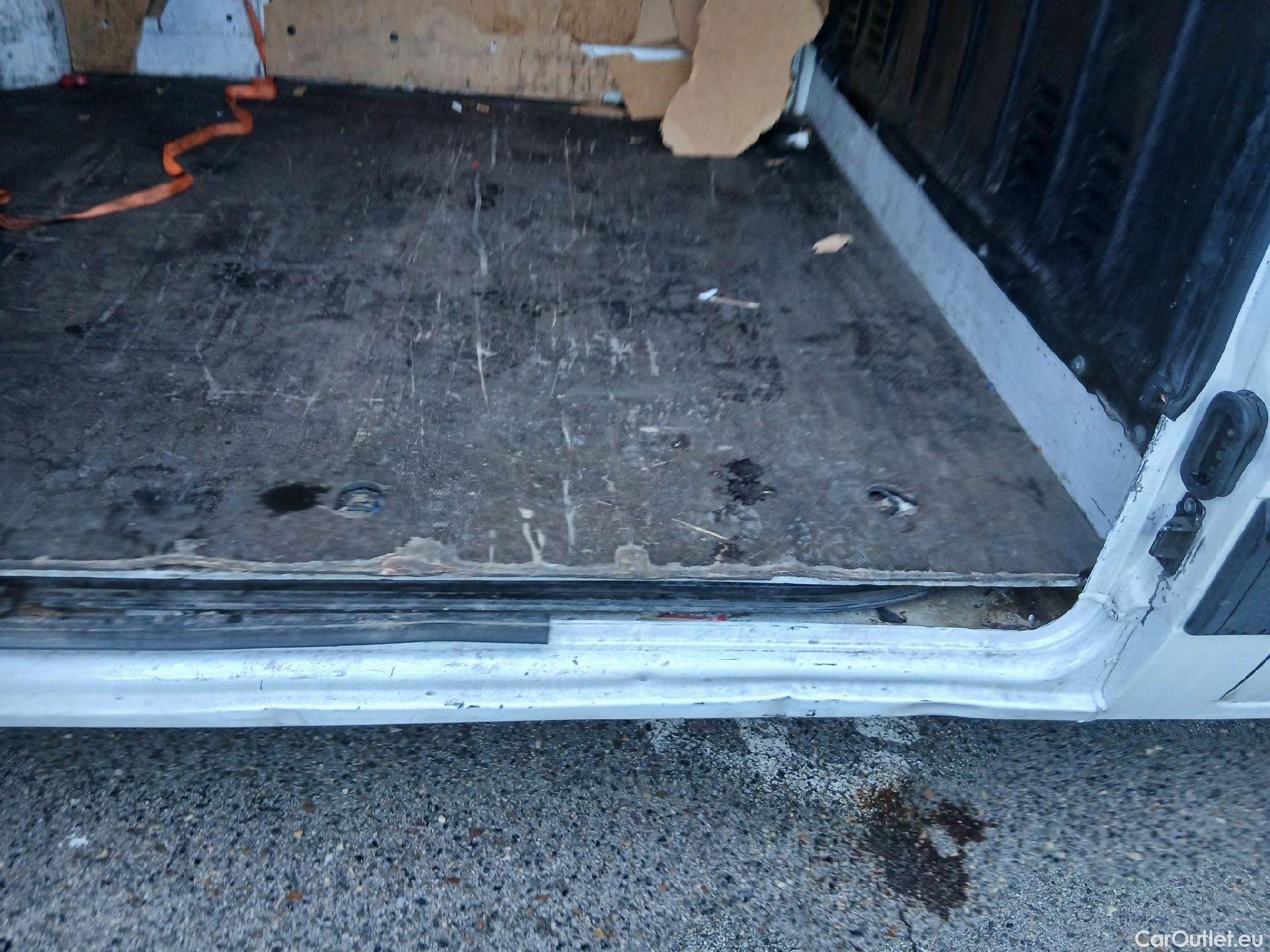  Nissan  NV400 NISSAN  / 2011 / 4P / furgón L2H2 3,5T 2.3dCi 99kW FWD Optima #33