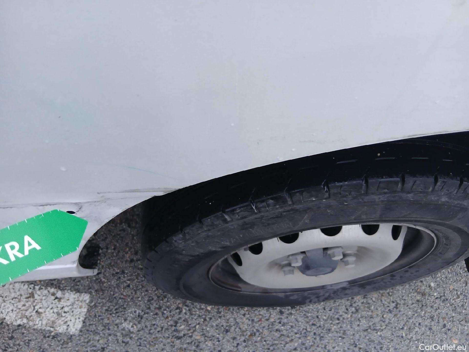  Nissan  NV400 NISSAN  / 2011 / 4P / furgón L2H2 3,5T 2.3dCi 99kW FWD Optima #41