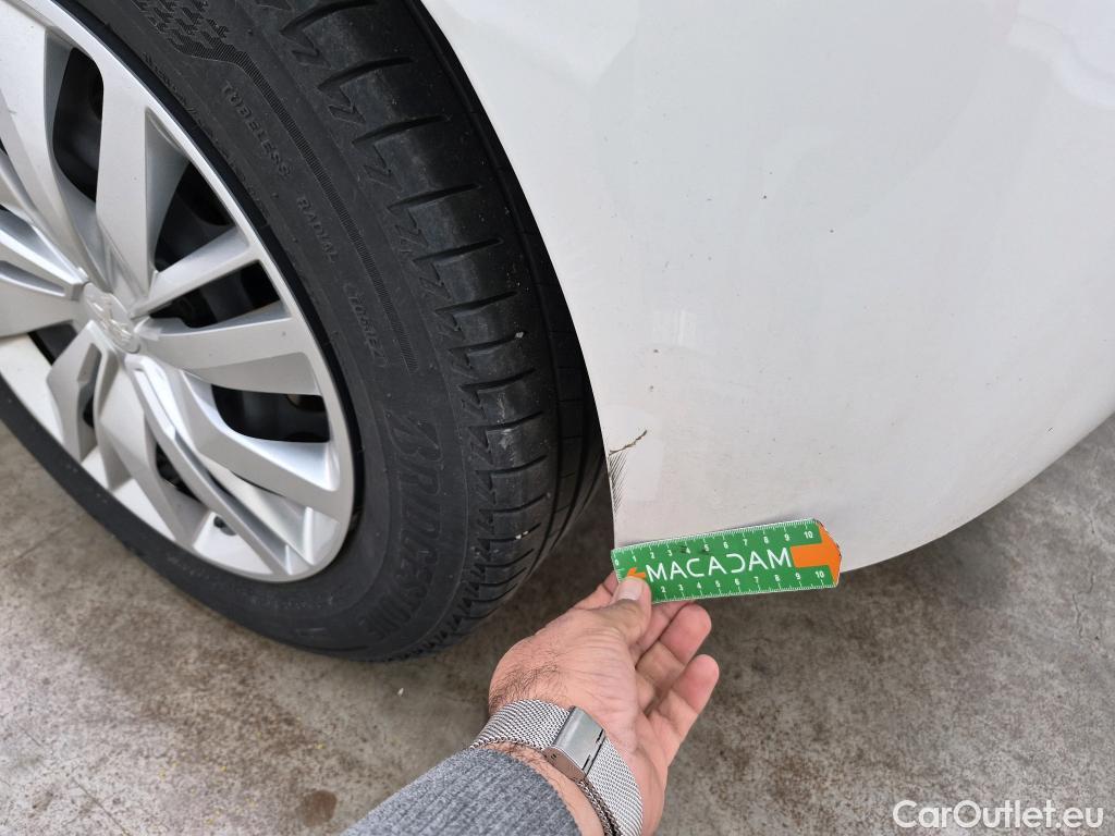  Peugeot  208  Premium 1.5 HDi 100CV BVM6 E6d #18