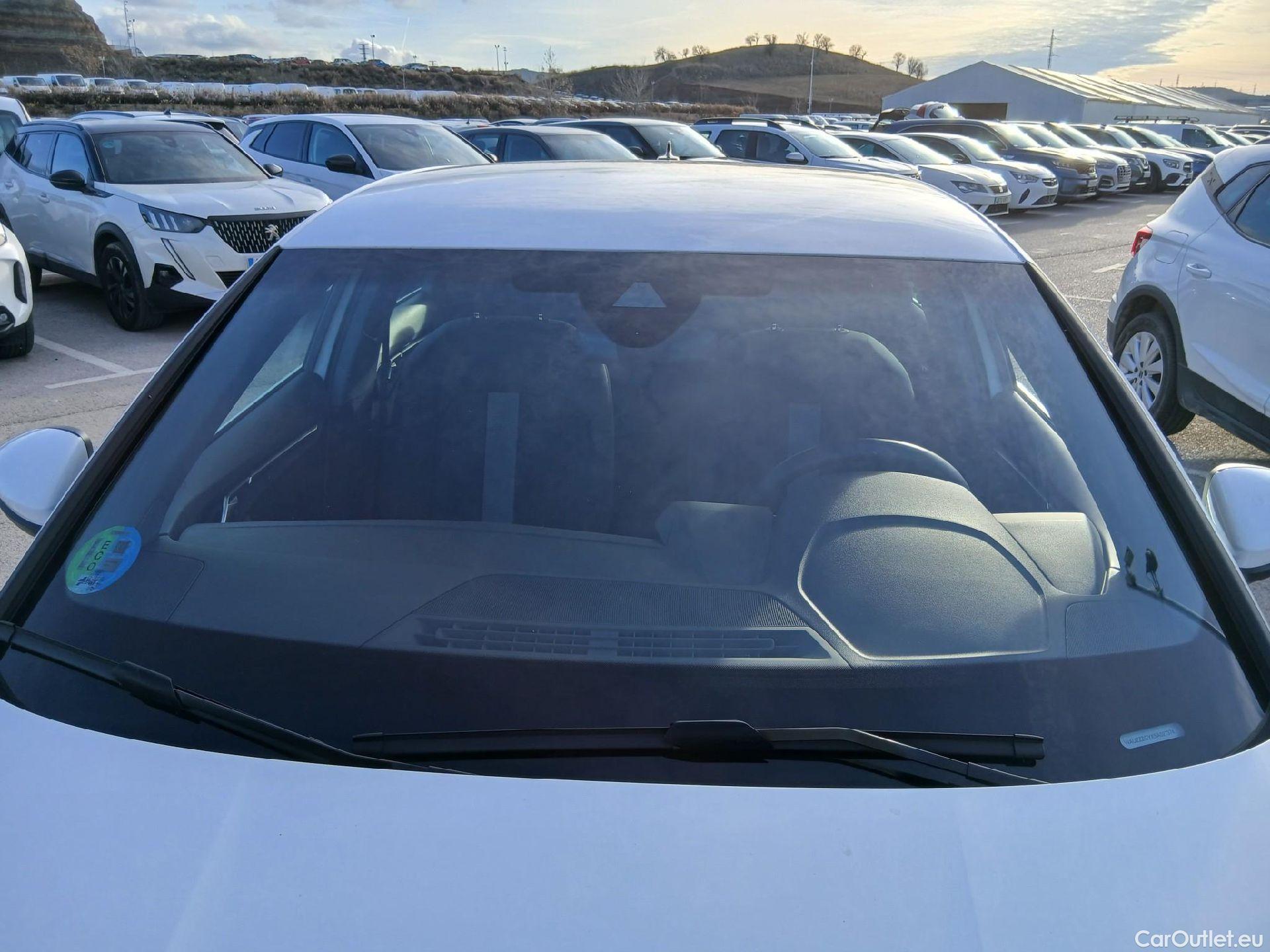  Audi  A3 AUDI  / 2024 / 5P / berlina con portón Sportback Advanced 35 TFSI 110kW S tron #1