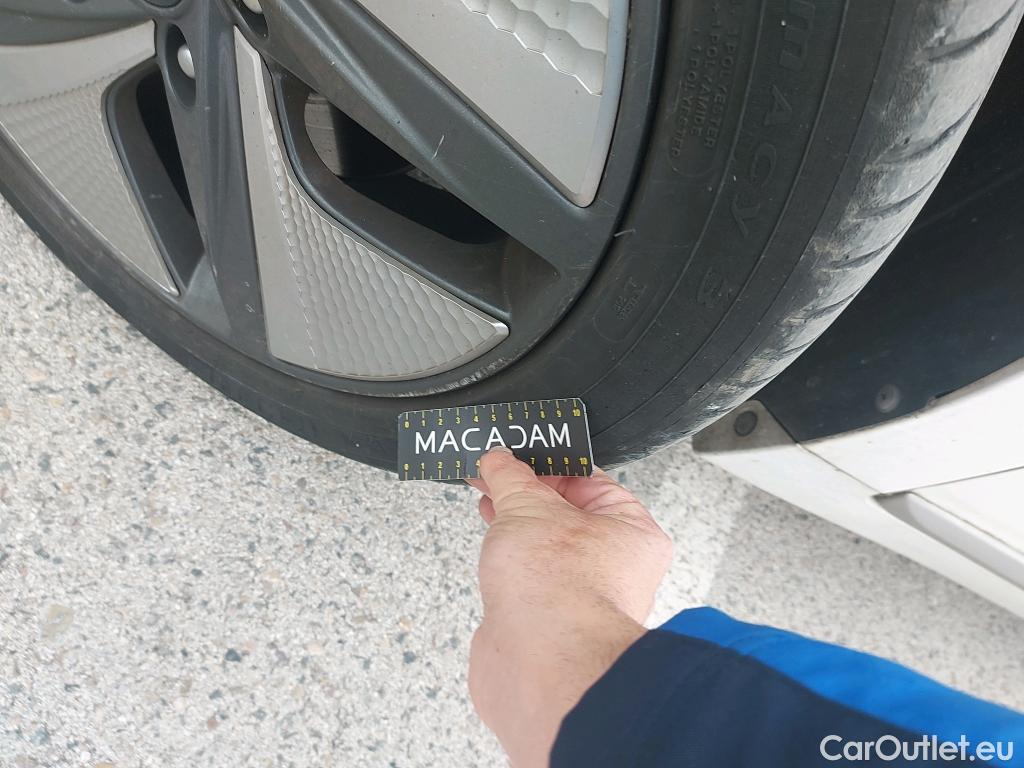  Hyundai   Ioniq HYUNDAI / 2019 / 5P / berlina con portón 1.6 GDI HEV Tecno DCT #13