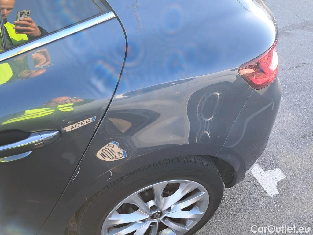  Renault  Megane RENAULT Mégane / 2015 / 5P / berlina con portón Zen TCe 103 kW (140CV) EDC GPF #18