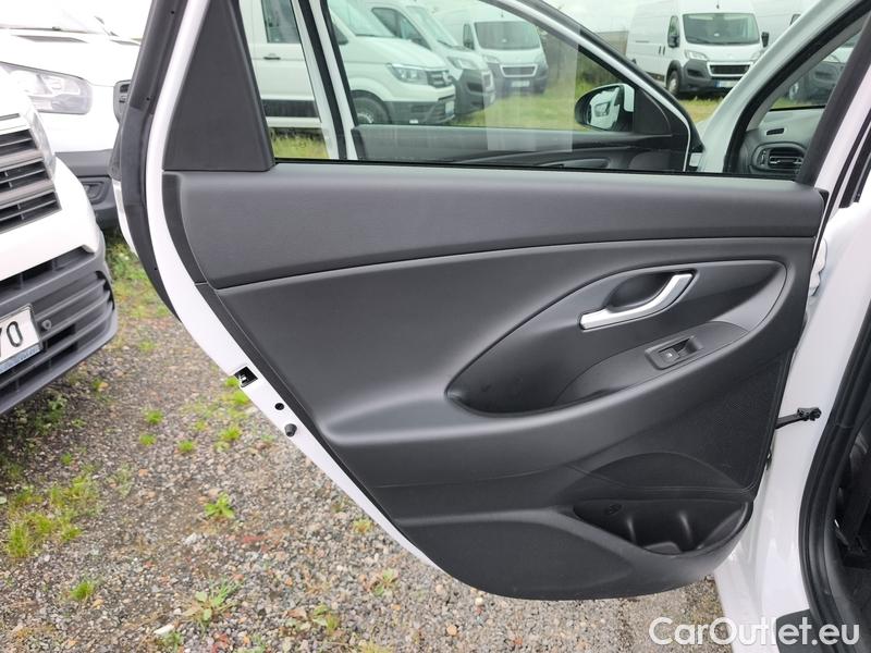  Hyundai  i30  (PD)(01.2017  ->)  kom.1.0TGDI 120 Smart #12