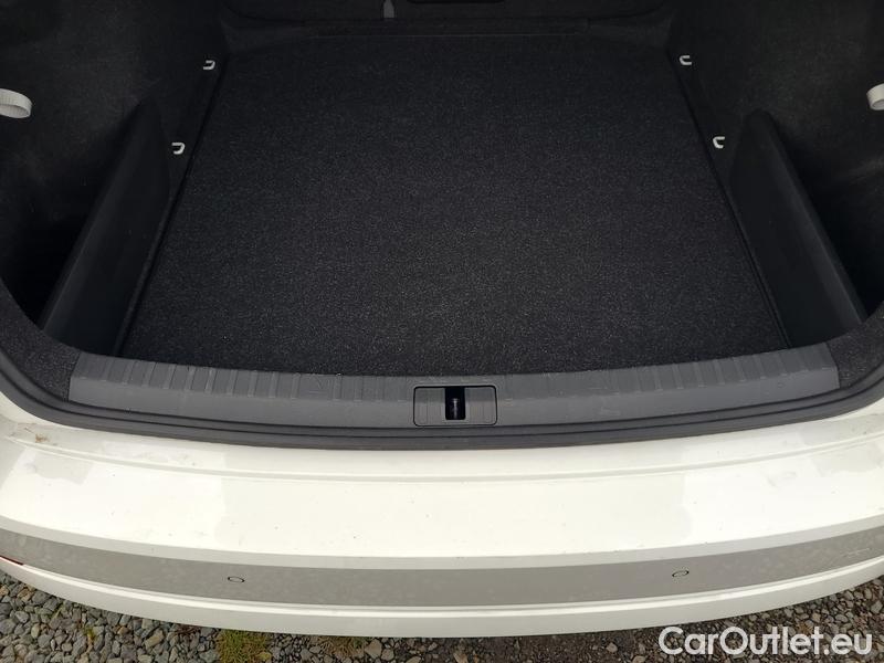  Skoda  Octavia  Lim. (NX3)(2020) Oct. 2.0TDI 110 Style AT 5d #10