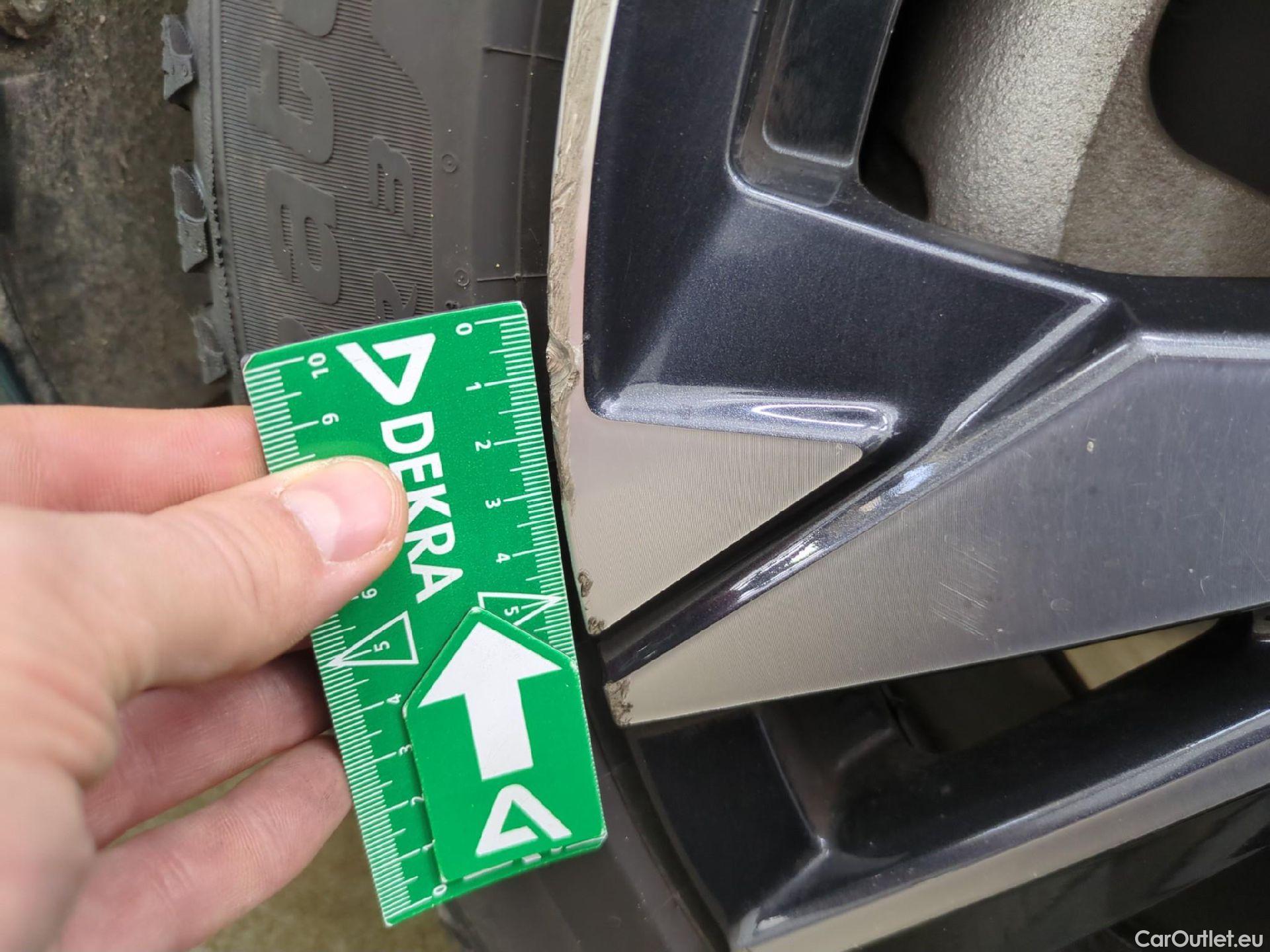  Peugeot  308 PEUGEOT  SW / 2021 / 5P / Break PHEV 180 E-EAT8 ALLURE #28