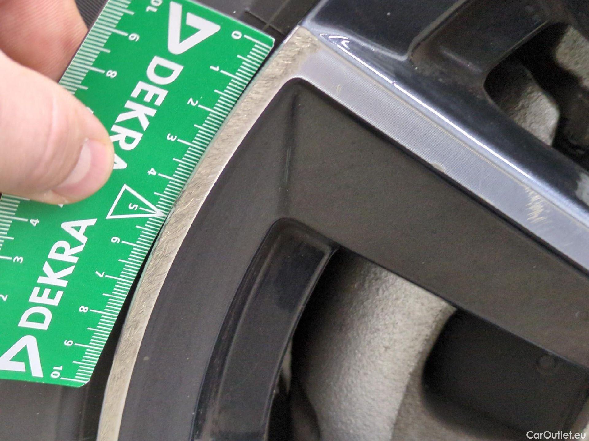  Peugeot  308 PEUGEOT  SW / 2021 / 5P / Break PHEV 180 E-EAT8 ALLURE #24