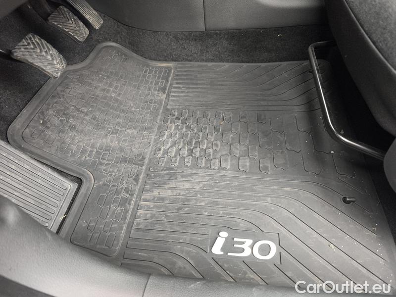  Hyundai  i30  (PD)(01.2017  ->)  kom.1.0TGDI 120 Smart #11