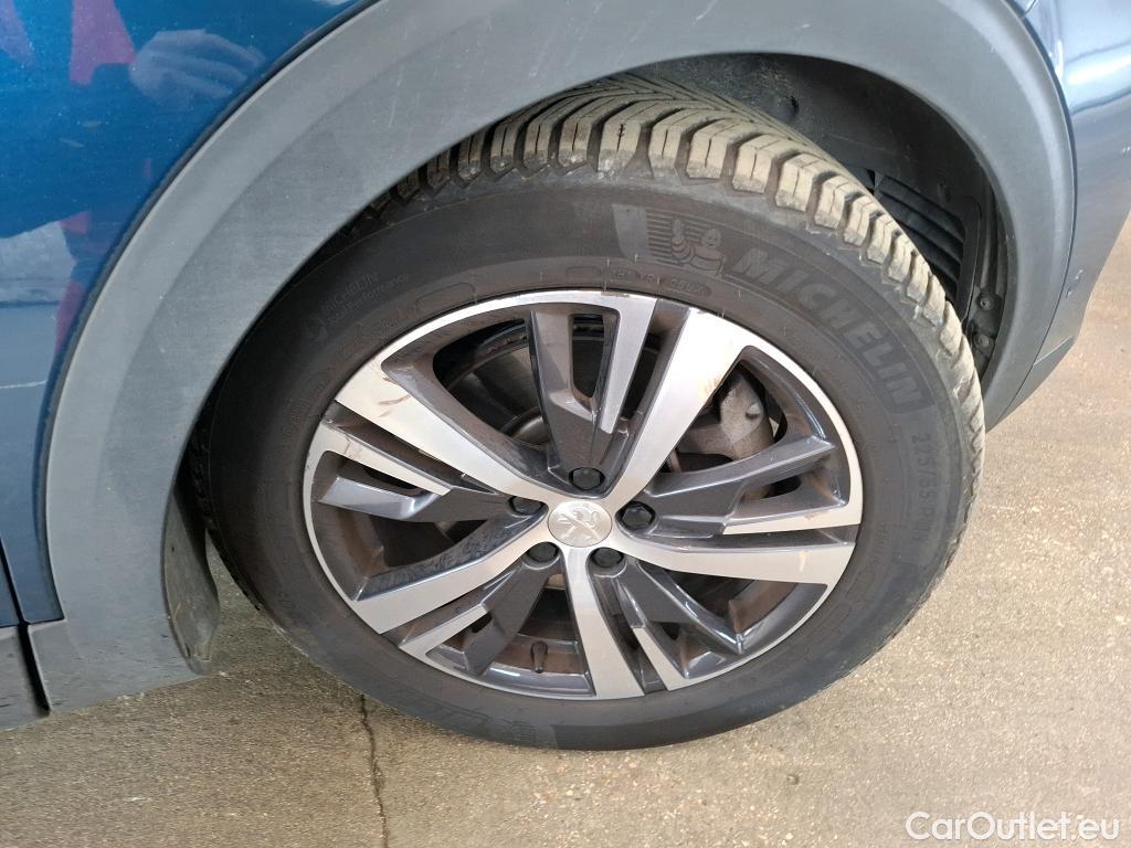  Peugeot  3008 PEUGEOT  / 2020 / 5P / SUV 1.6 HYBRID 225 E-EAT8 Allure Pack #9