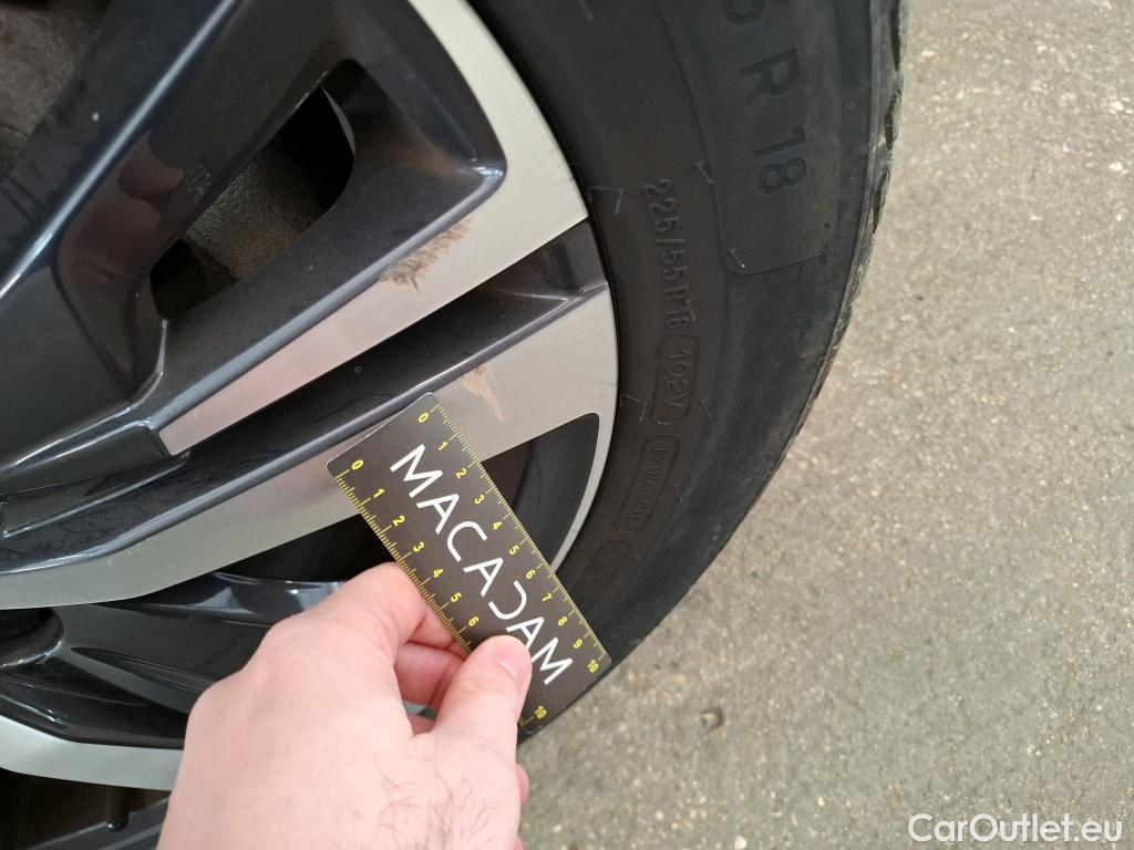  Peugeot  3008 PEUGEOT  / 2020 / 5P / SUV 1.6 HYBRID 225 E-EAT8 Allure Pack #15