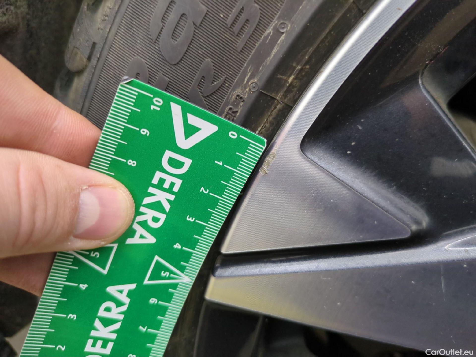  Peugeot  308 PEUGEOT  SW / 2021 / 5P / Break PHEV 180 E-EAT8 ALLURE #39